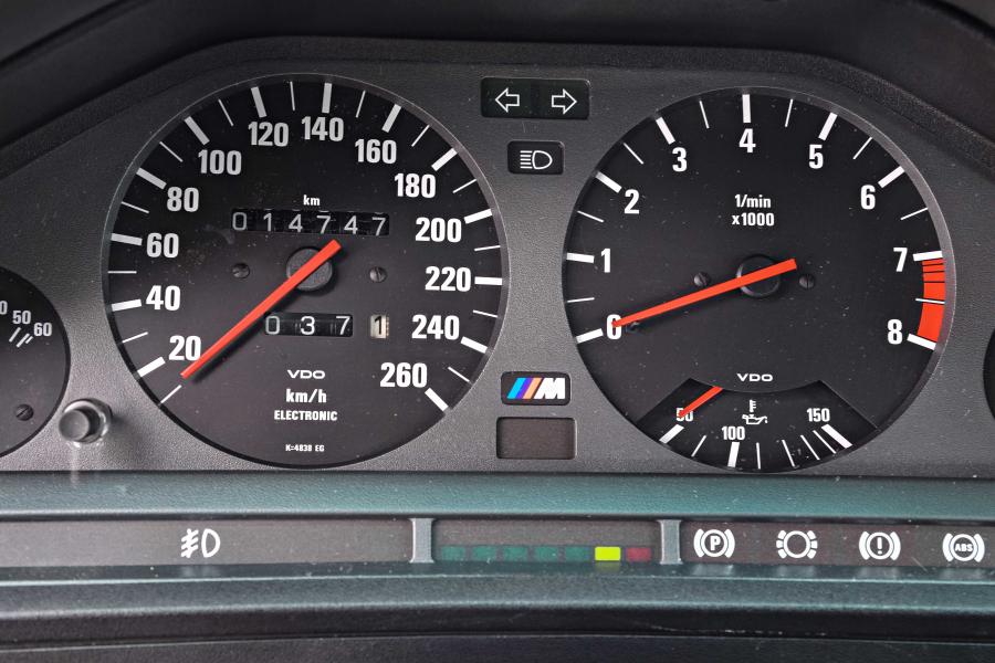 Панель приборов BMW M3 Sport Evolution (E30) 1990 года  (фото 26 из 55)